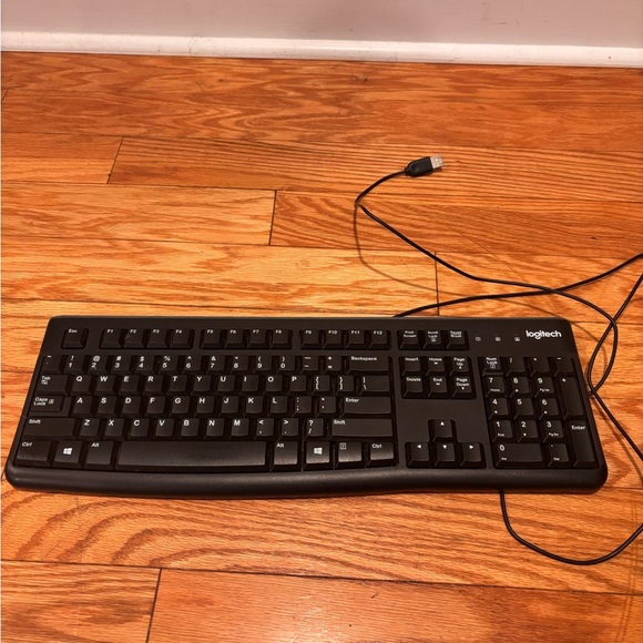Logitech K120 USB Keyboard for PC - Black - Picture 1 of 3